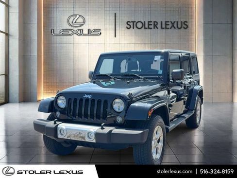 Used 2014 Jeep Wrangler Unlimited Sahara w/ Connectivity Group AWD/4WD image 3