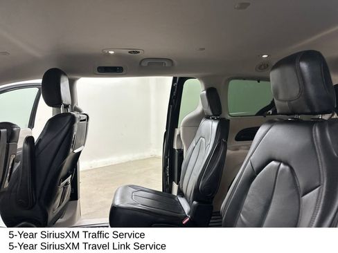 Used 2017 Chrysler Pacifica Touring-L Plus FWD image 29