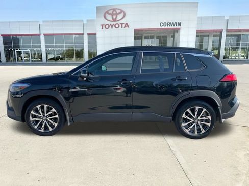 Used 2025 Toyota Corolla Cross XLE w/ Convenience Package AWD/4WD image 3