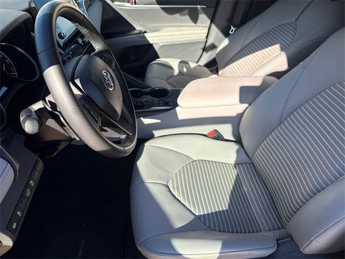 Used 2024 Toyota Camry SE image 18