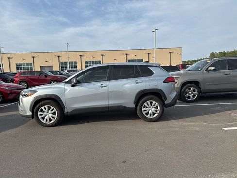 Used 2023 Toyota Corolla Cross L image 4