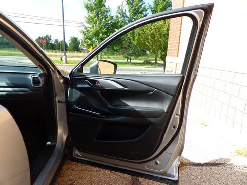 Used 2023 MAZDA CX-9 Touring image 39