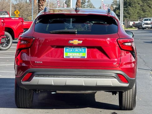 Certified 2025 Chevrolet Trax LT w/ LT Convenience Package image 4
