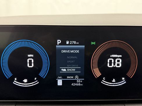 Used 2024 Hyundai Santa Fe SEL image 12