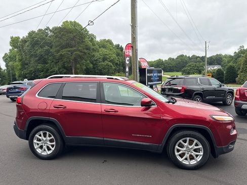 Used 2015 Jeep Cherokee Latitude AWD/4WD image 1