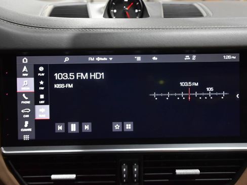Used 2021 Porsche Cayenne AWD/4WD image 25