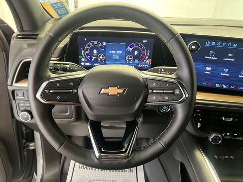 Used 2025 Chevrolet Suburban High Country image 22