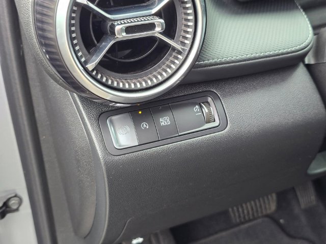 Used 2025 Chevrolet Equinox LT FWD image 24