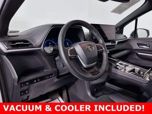 Certified 2025 Toyota Sienna Platinum image 14