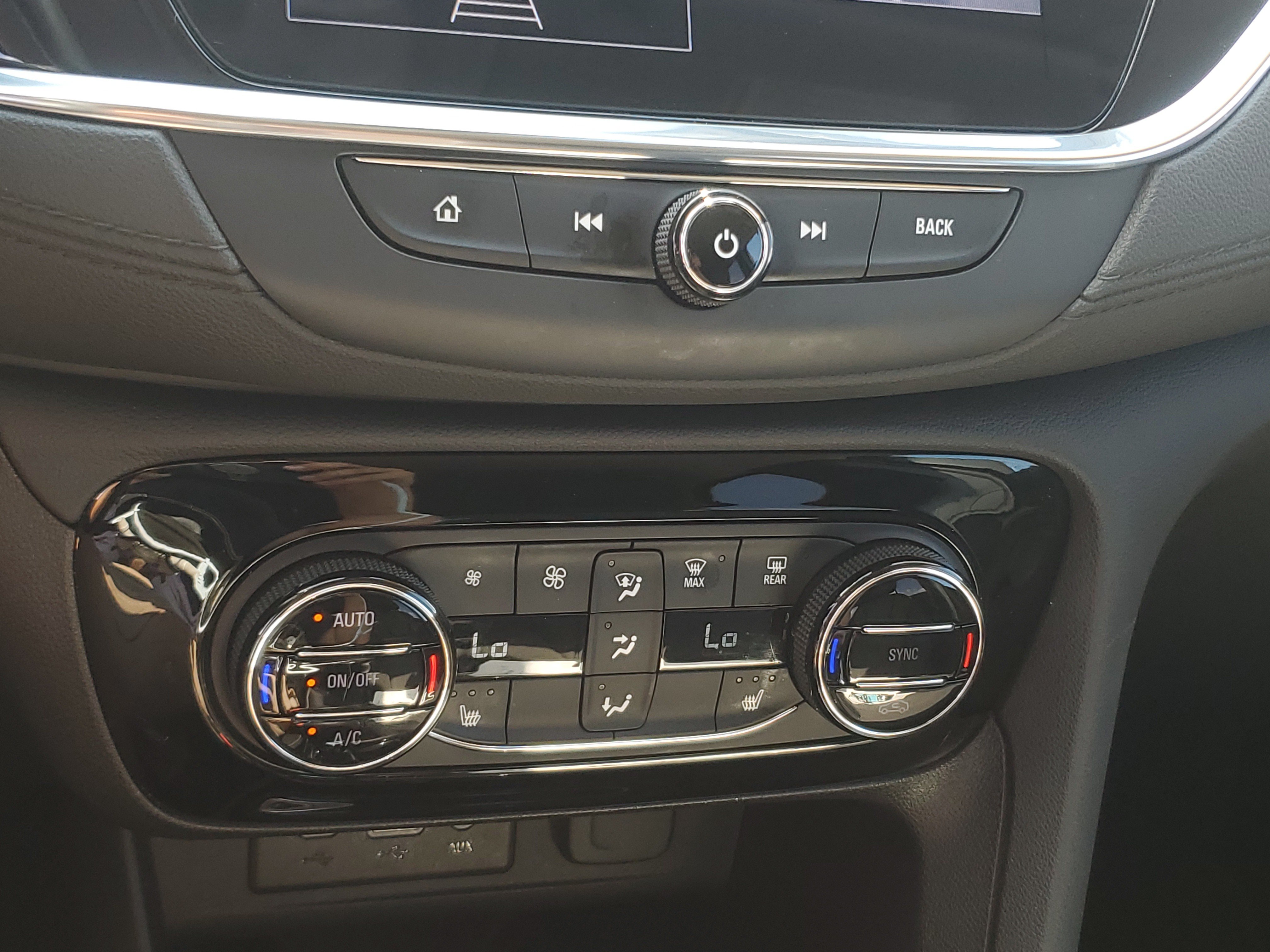 Used 2022 Buick Encore GX Select w/ Sport Touring Package FWD image 29