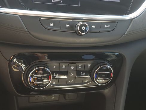 Used 2022 Buick Encore GX Select w/ Sport Touring Package FWD image 29