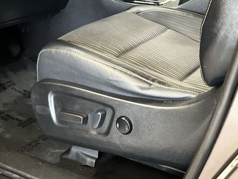 Used 2019 Toyota Highlander Plus AWD/4WD image 13