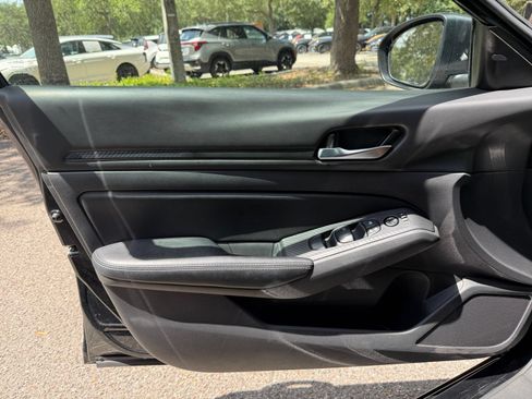 Used 2025 Nissan Altima 2.5 SV FWD image 18