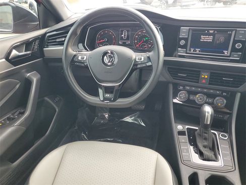 Used 2020 Volkswagen Jetta R-Line w/ R-Line Cold Weather Package image 17