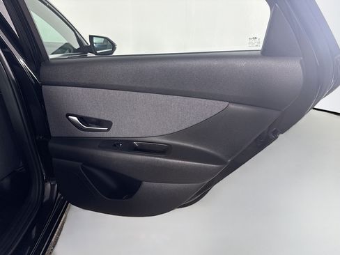 Used 2025 Hyundai Elantra Limited FWD image 28
