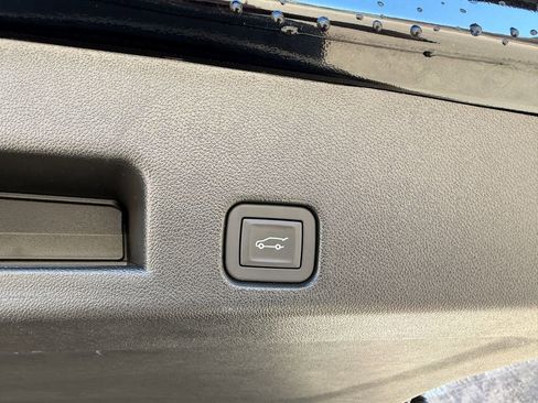 Used 2025 GMC Acadia Elevation w/ Elevation Premium Package image 14