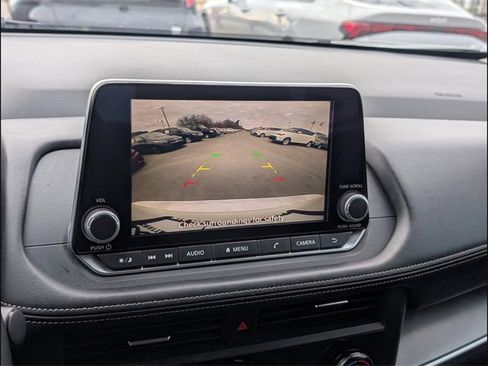 Used 2025 Nissan Rogue SV image 12