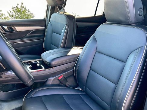 Used 2025 Buick Enclave Preferred image 25