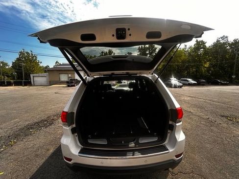 Used 2017 Jeep Grand Cherokee Limited AWD/4WD image 11