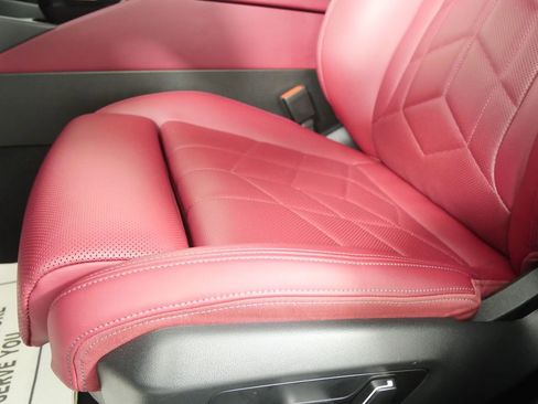 Used 2025 BMW 530i image 9