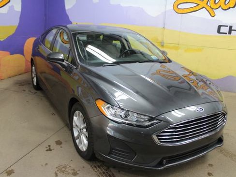 Used 2020 Ford Fusion SE w/ Fleet SE Value Package FWD image 2