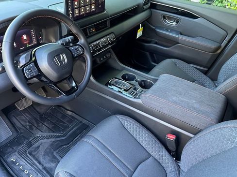 New 2026 Honda Pilot Sport image 3