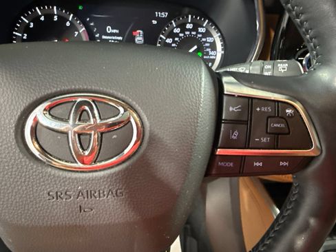 Used 2021 Toyota Highlander Platinum AWD/4WD image 38