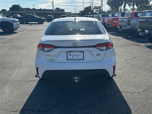 Used 2023 Toyota Corolla SE image 4
