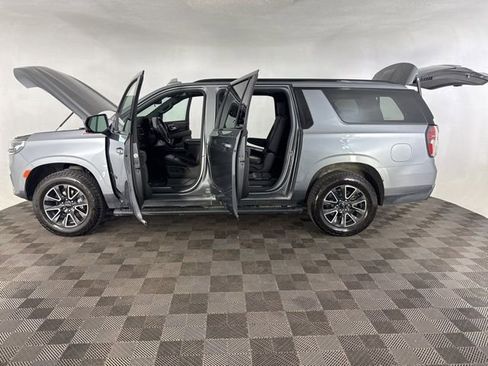 Used 2022 Chevrolet Suburban Z71 w/ Luxury Package image 11