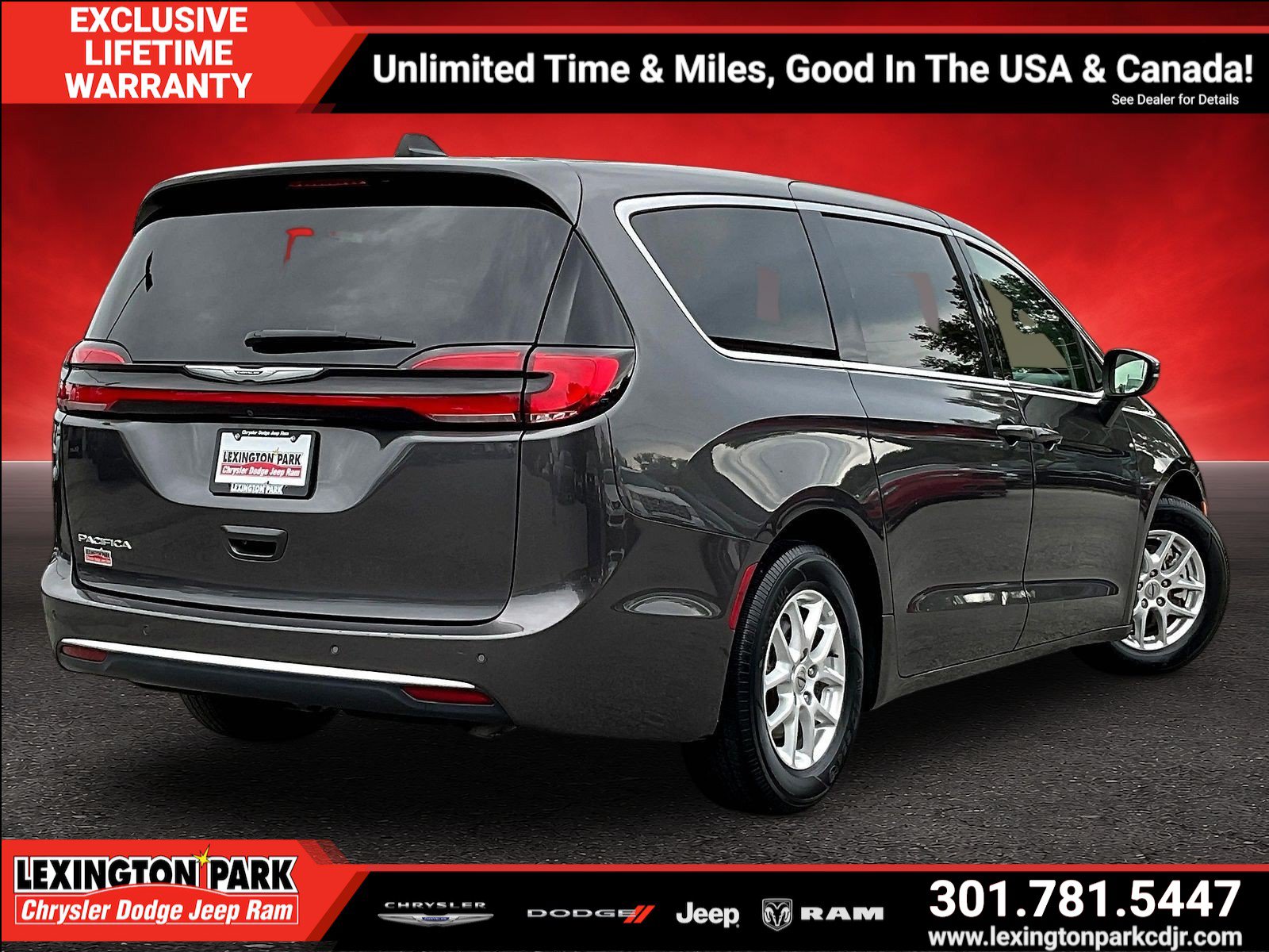 Used 2023 Chrysler Pacifica Touring-L FWD image 5