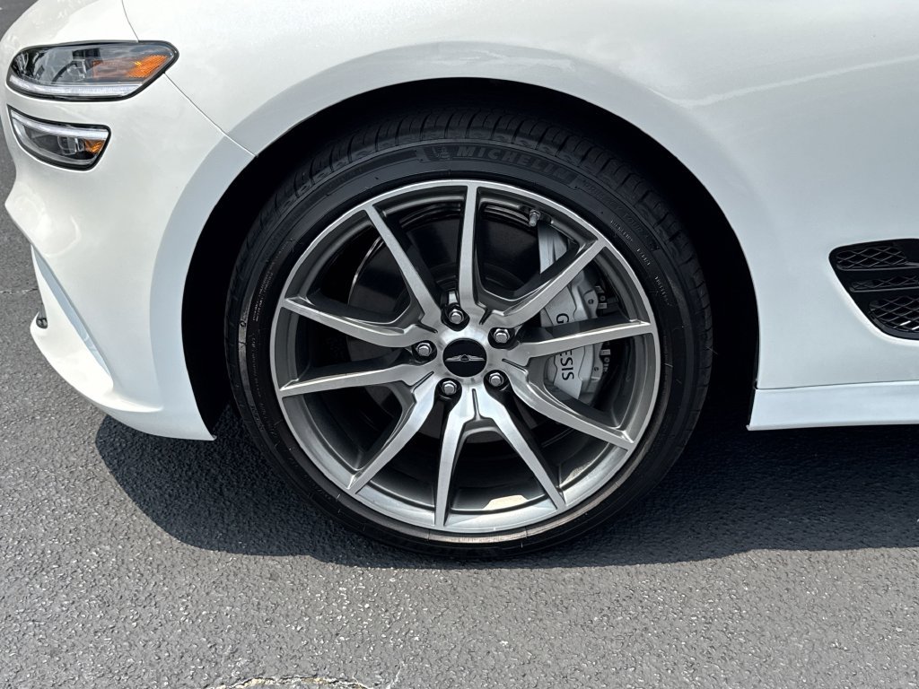 Used 2025 Genesis G70 2.5T RWD image 11