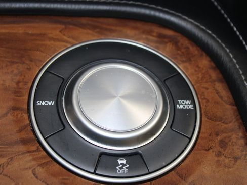 Used 2024 Nissan Armada SL w/ Captain's Chairs Package image 58