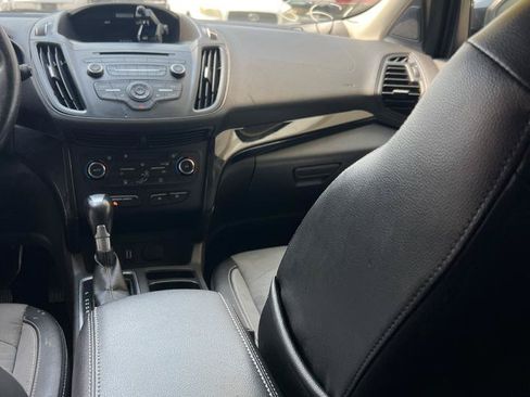 Used 2017 Ford Escape SE w/ SE Sport Appearance Package FWD image 8