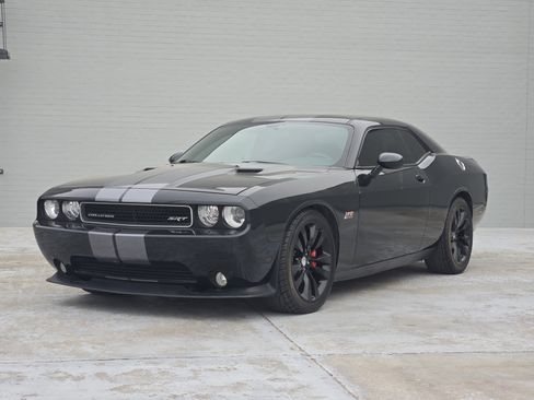 Used 2014 Dodge Challenger SRT8 image 3