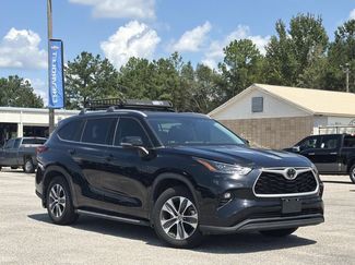 Used 2022 Toyota Highlander XLE FWD video 2