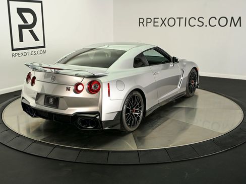 Used 2024 Nissan GT-R Premium w/ Floor Mat Package AWD/4WD image 48