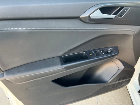 Certified 2025 Volkswagen Taos SE FWD image 13