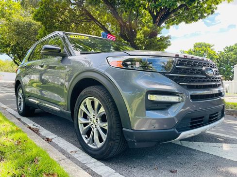 Used 2022 Ford Explorer Limited w/ Equipment Group 301A image 7