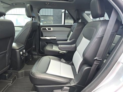Used 2023 Ford Explorer XLT w/ XLT Sport Appearance Package image 21