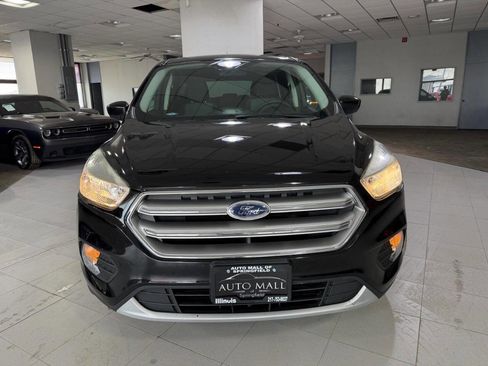 Used 2017 Ford Escape SE image 3