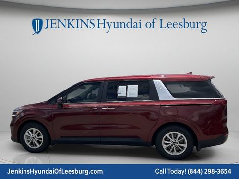 Used 2024 Kia Carnival LX FWD image 8