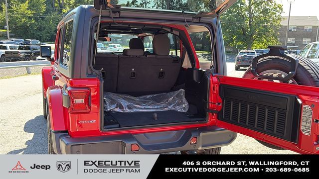 Used 2024 Jeep Wrangler Unlimited w/ Convenience Group AWD/4WD image 23