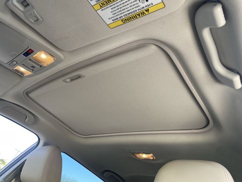 Used 2017 Subaru Outback 3.6R Limited image 16