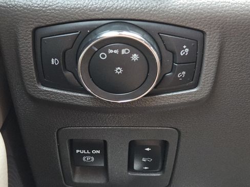 Used 2018 Ford Expedition XLT w/ Equipment Group 202A RWD image 19