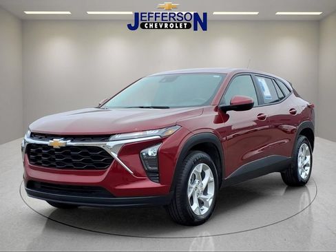 Used 2024 Chevrolet Trax LS w/ LS Convenience Package FWD image 1