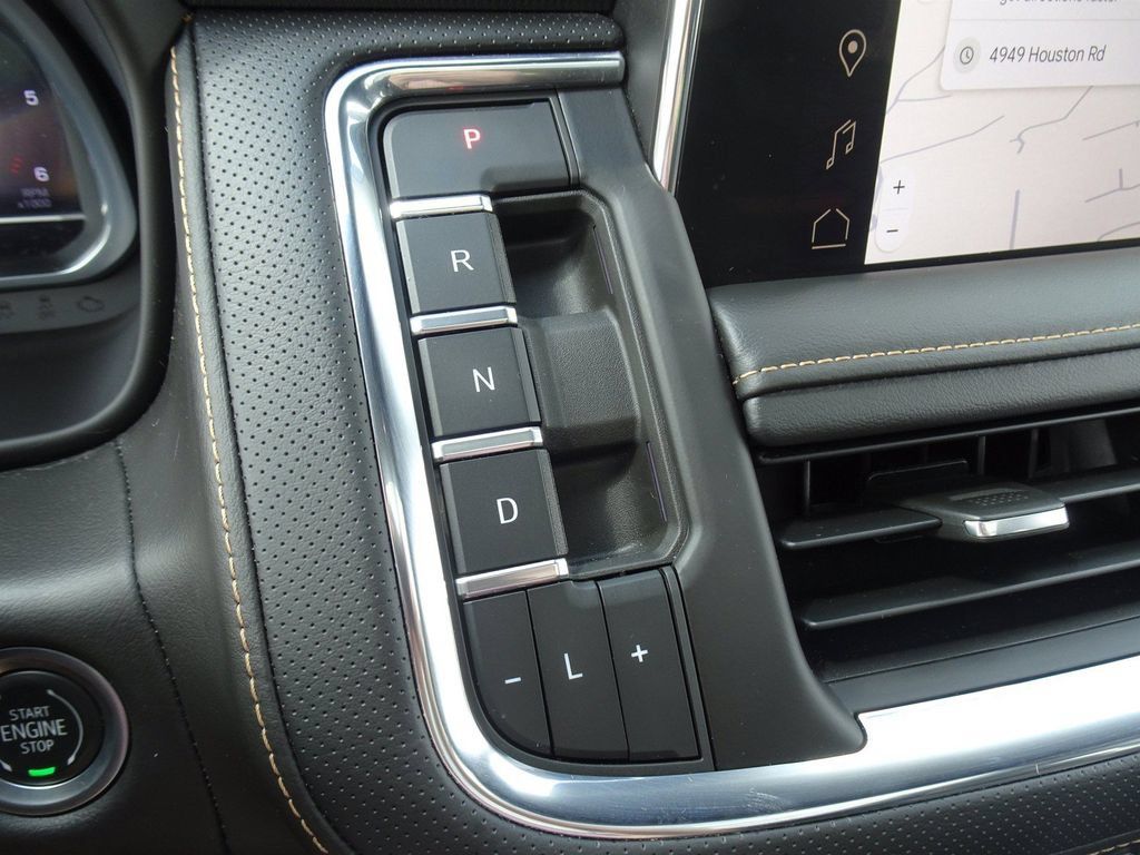 Used 2023 GMC Yukon AT4 w/ AT4 Premium Package AWD/4WD image 18