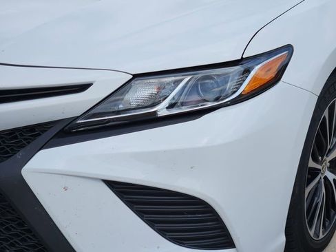 Used 2020 Toyota Camry SE image 9
