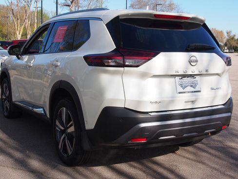 Used 2023 Nissan Rogue SL w/ SL Premium Package image 5