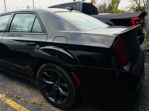 Used 2022 Chrysler 300 S RWD image 7