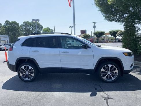 Used 2022 Jeep Cherokee Limited w/ Elite Package AWD/4WD image 9